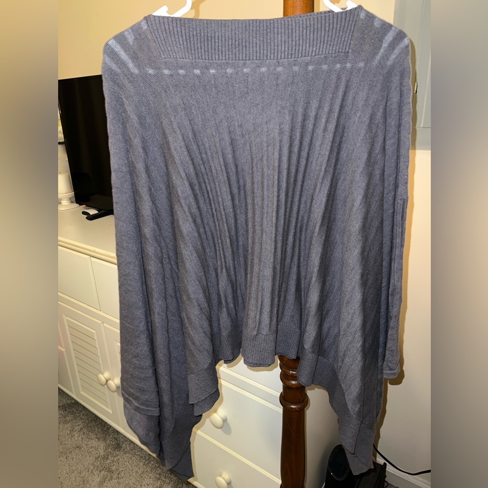 SOLD - Lululemon Forward Flow Poncho OS - Picture 3 of 9